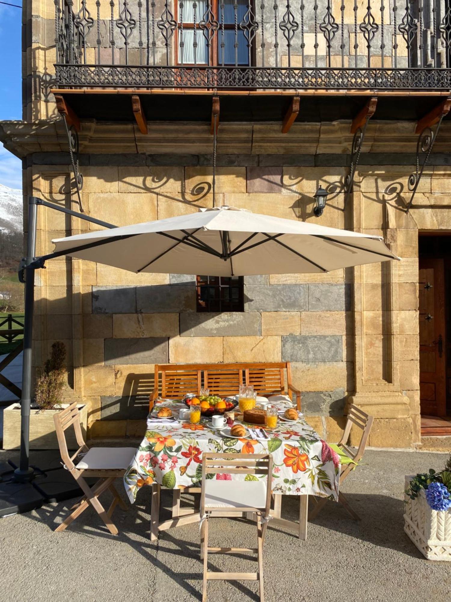 Penzion La Casona De Lombrana, En Polaciones Exteriér fotografie