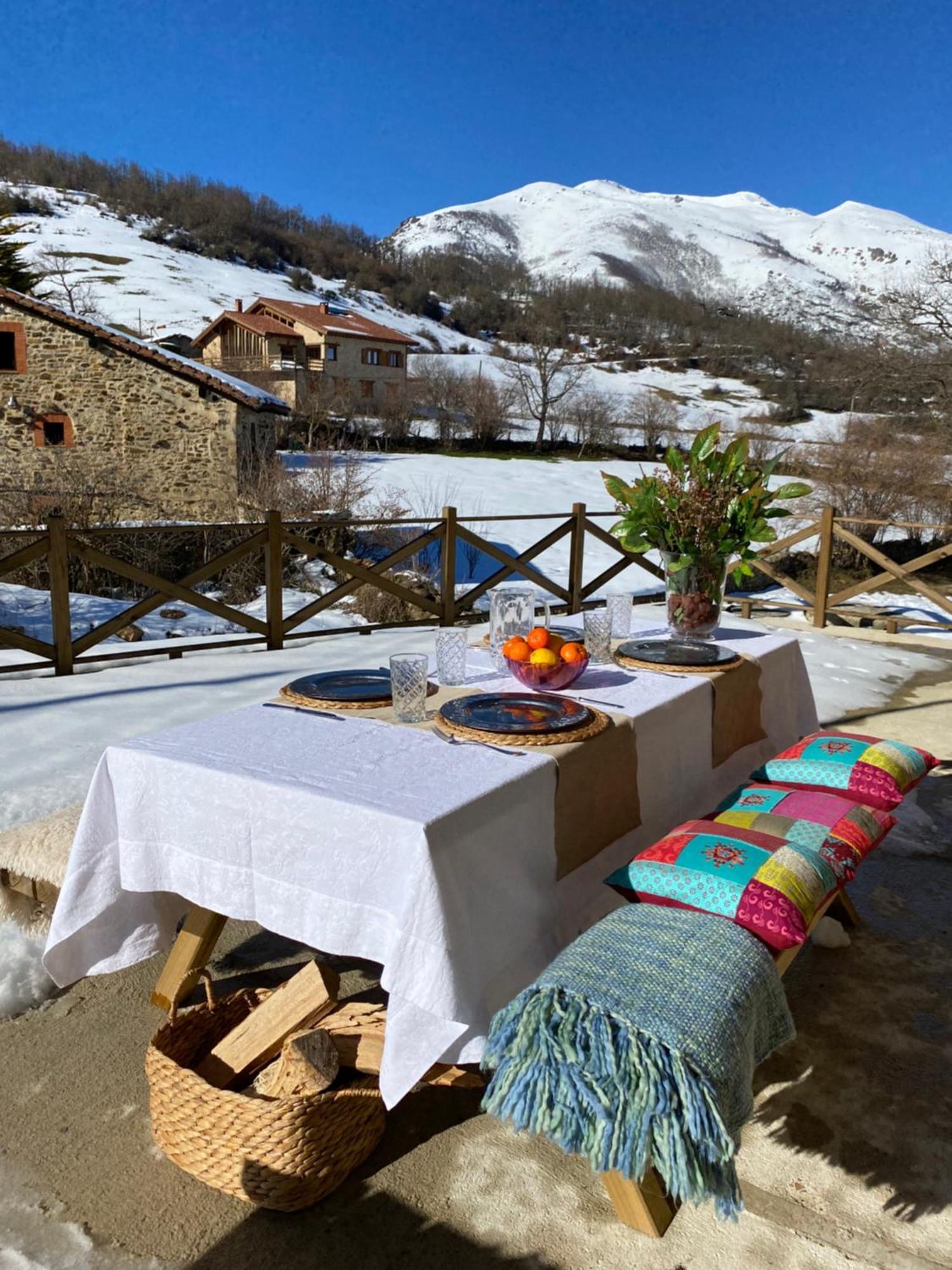 Penzion La Casona De Lombrana, En Polaciones Exteriér fotografie