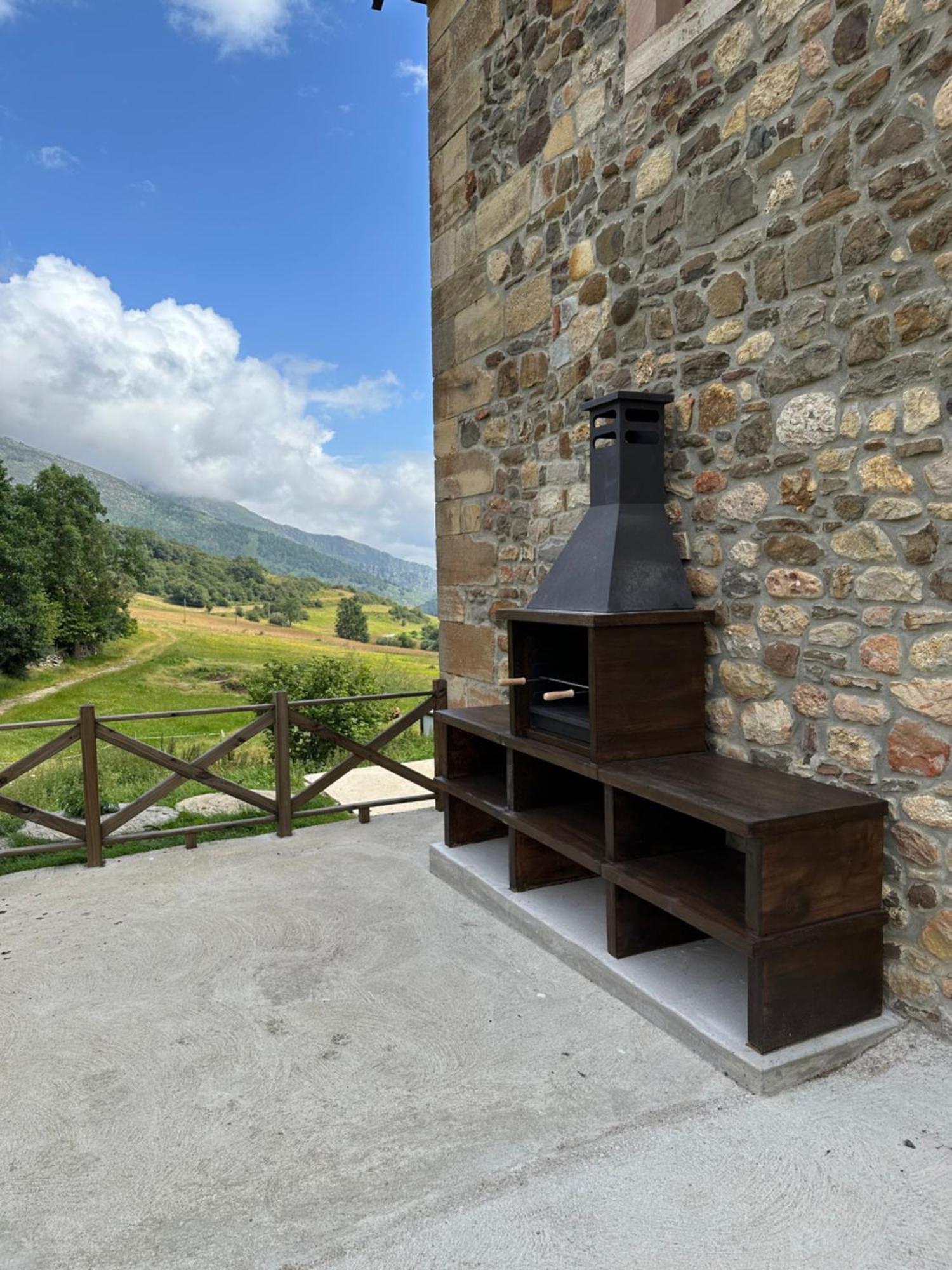 Penzion La Casona De Lombrana, En Polaciones Exteriér fotografie